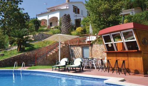 Three-Bedroom Holiday Home 