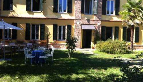 Villa with Garden View