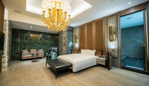 Luxury Suite (Check In After 20:00)