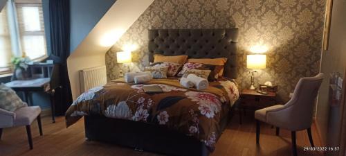 Quadruple Room with Private Bathroom