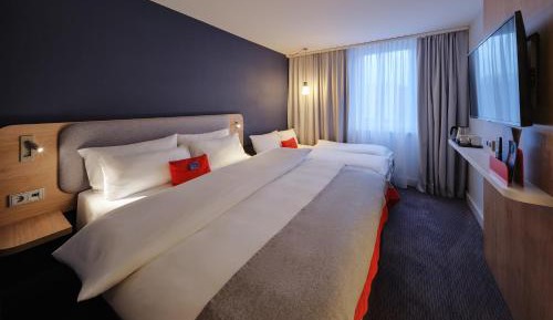 Standard Queen Room with Single Sofa Bed