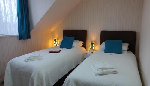 Twin Room with Private External Bathroom