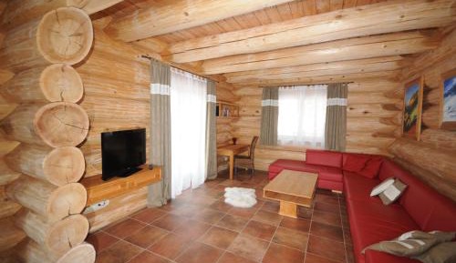 Superior Four-Bedroom Chalet with Balcony