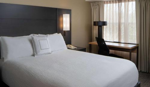 Two Bedroom Suite - Queen in Each