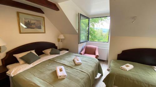 Quadruple Room with Private Bathroom