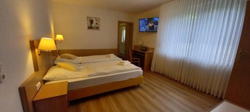Family Room (2 Adults + 2 Children)