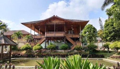 Three-Bedroom Villa at Villa Kaca Besar