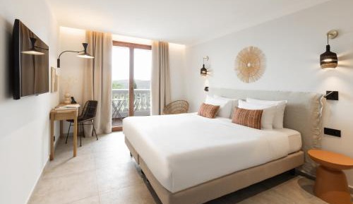 Double or Twin Room with Sea View