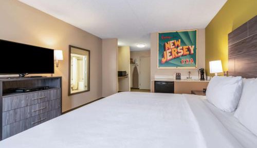 King Room with Mobility Accessible Tub