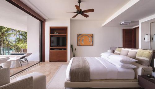 2 Bedroom Ocean Front Residence with Den and Balcony