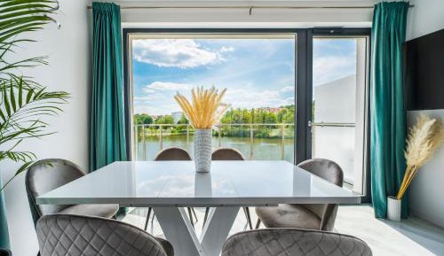 Apartment with Lake View