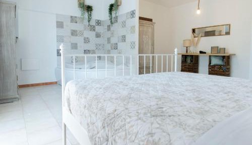 King Room with Spa Bath