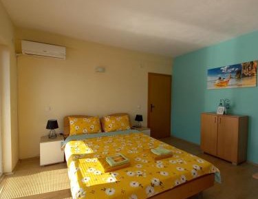 Apartment with Lake View