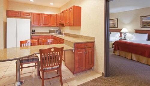 One-Bedroom Suite with Two Queen Beds