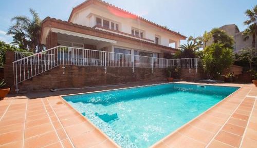 Villa with Garden View