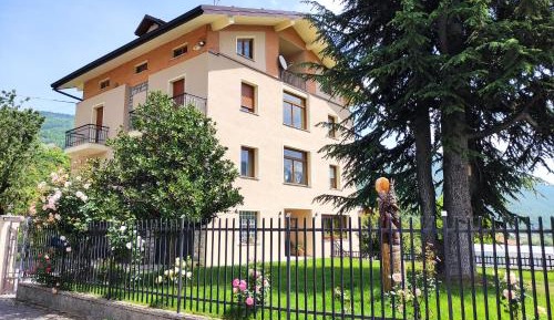 Apartment with Mountain View
