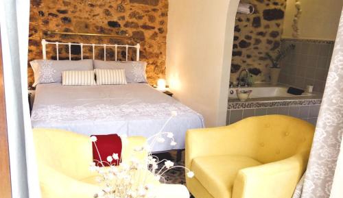 Deluxe Queen Suite