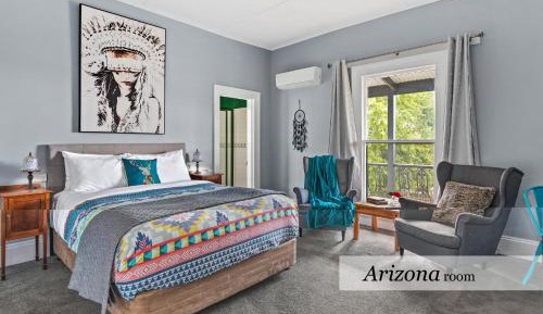 Arizona – Deluxe Queen Room with Bath, upstairs