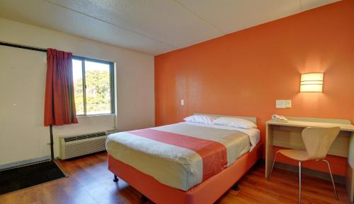 Queen Room - Disability Access - Non-Smoking
