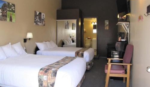 Standard Queen Room with Two Queen Beds