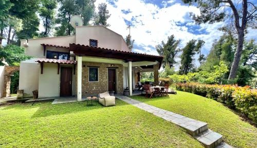 Villa with Garden View