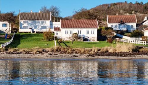 Three-Bedroom Holiday Home 