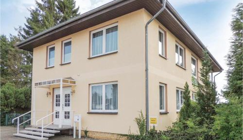 Eight-Bedroom Holiday Home