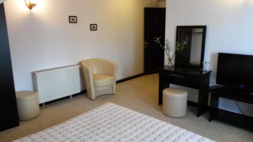 Deluxe Room (2 Adults + 1 Child)