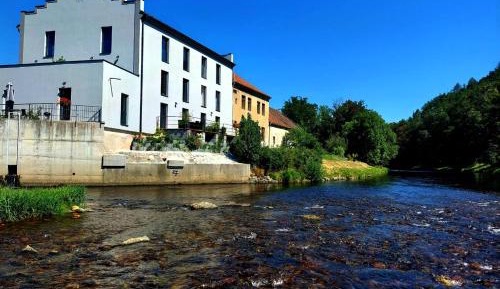 One-Bedroom Apartment with Terrace