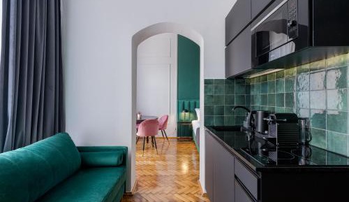 Deluxe One-Bedroom Suite with Balcony – 30m2