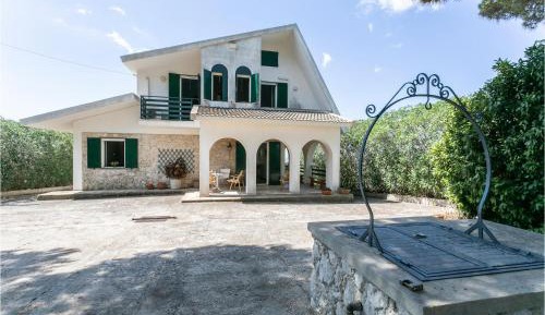 Three-Bedroom Holiday Home 