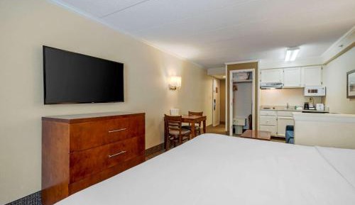 One King Bed with City View