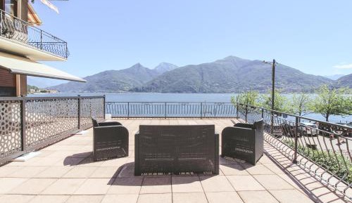 Apartment with Lake View