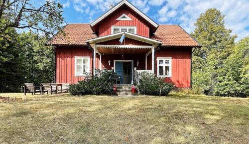Three-Bedroom Holiday Home 