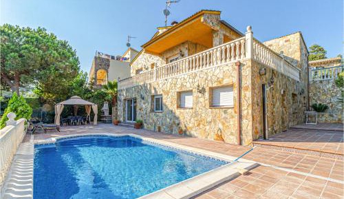 Four-Bedroom Holiday Home