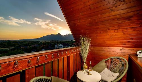Apartment with Mountain View