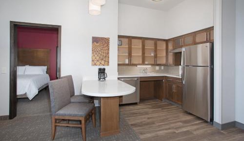 One-Bedroom Queen Suite with Two Queen Beds