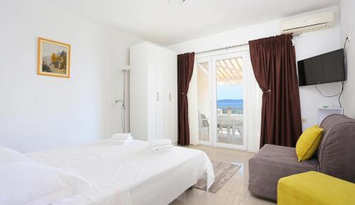 One-Bedroom Apartment with Terrace and Sea View