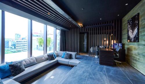 Suite with Terrace and Park View