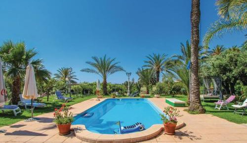 Villa with Garden View