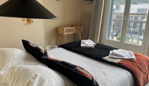 Double Room with Street View