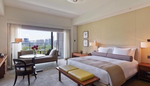 Deluxe King Room with Balcony