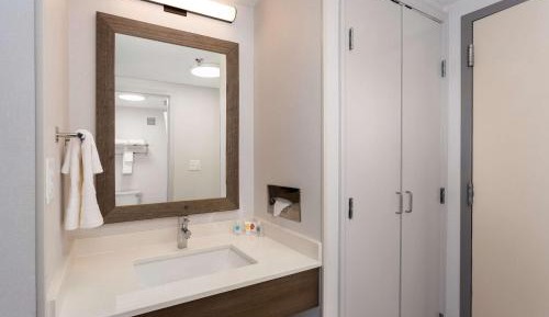 Standard Queen Room with Two Queen Beds - Non Smoking 