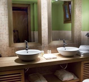 Standard Double or Twin Room with Lake View