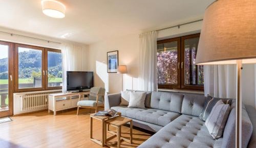 Apartment with Mountain View