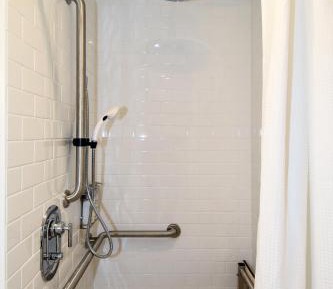 Lobby Level Deluxe Queen (Accessible)