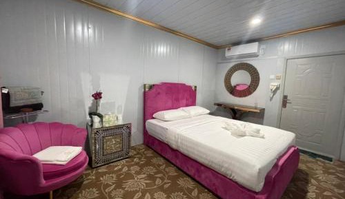 Deluxe Queen Room