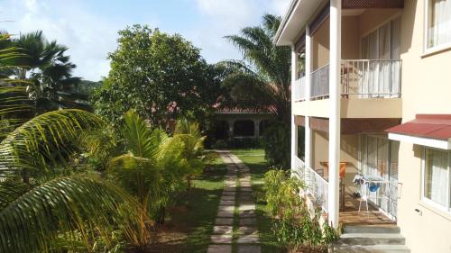 Apartment with Garden View