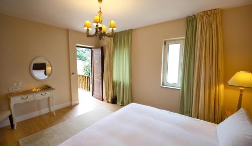 Junior Suite with Lake View