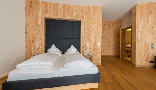 Superior Stone Pine Room
